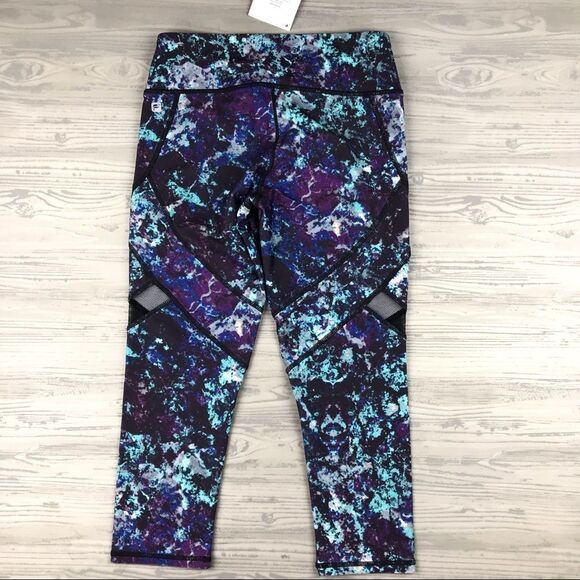 NWT FABLETICS WALKING ON AIR CROP LEGGINGS - Picture 4 of 6
